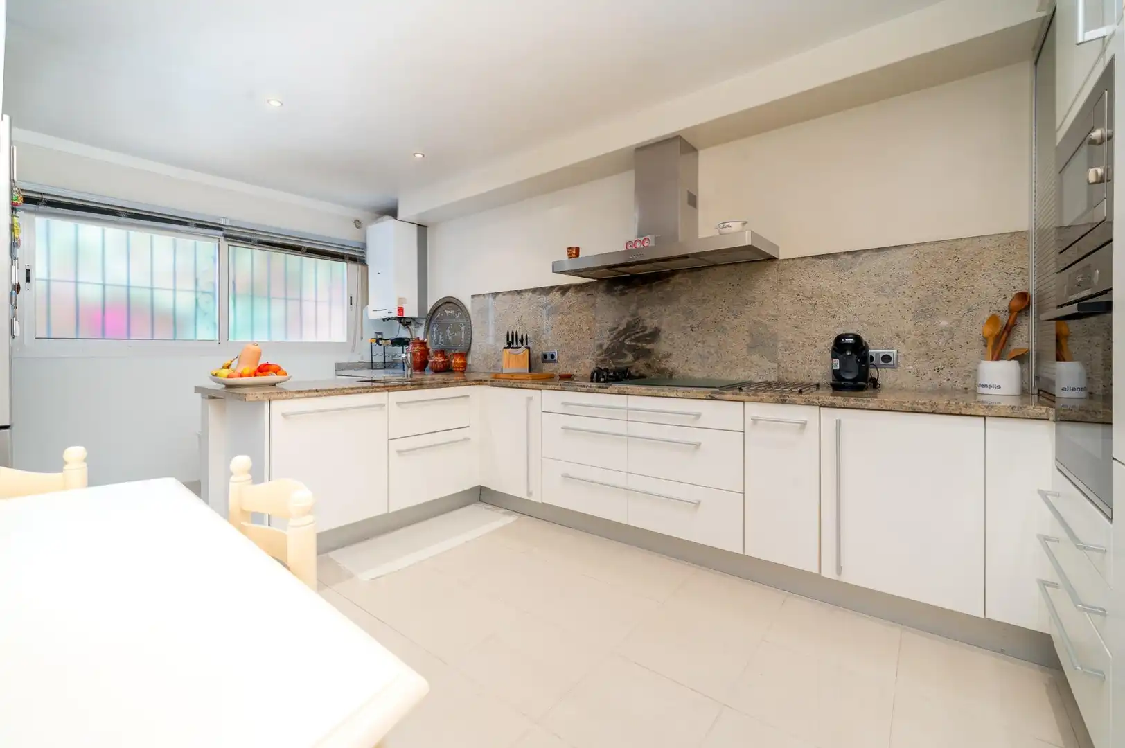 Cuina de Casa o xalet en venda en  Palma de Mallorca amb Jardí privat, Terrassa i Balcó