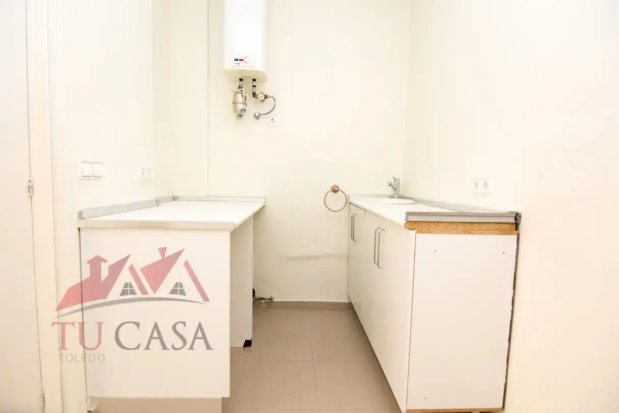 Kitchen of Office for rent in Toledo  with Air Conditioner and Heating