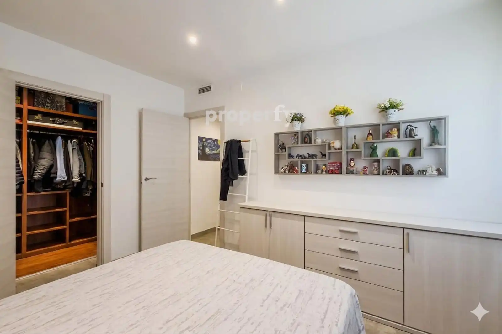 Piso en venta en Provença, El Camp de l'Arpa del Clot