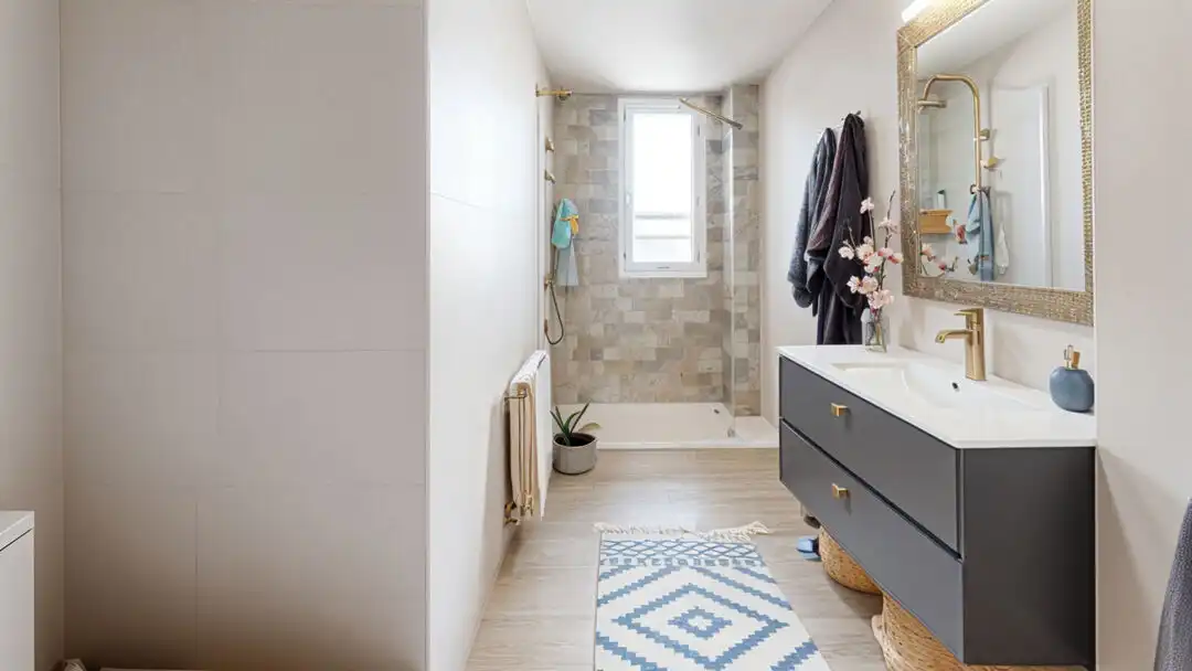 Bathroom of Flat for sale in Getafe  with Air Conditioner, Heating and Storage room