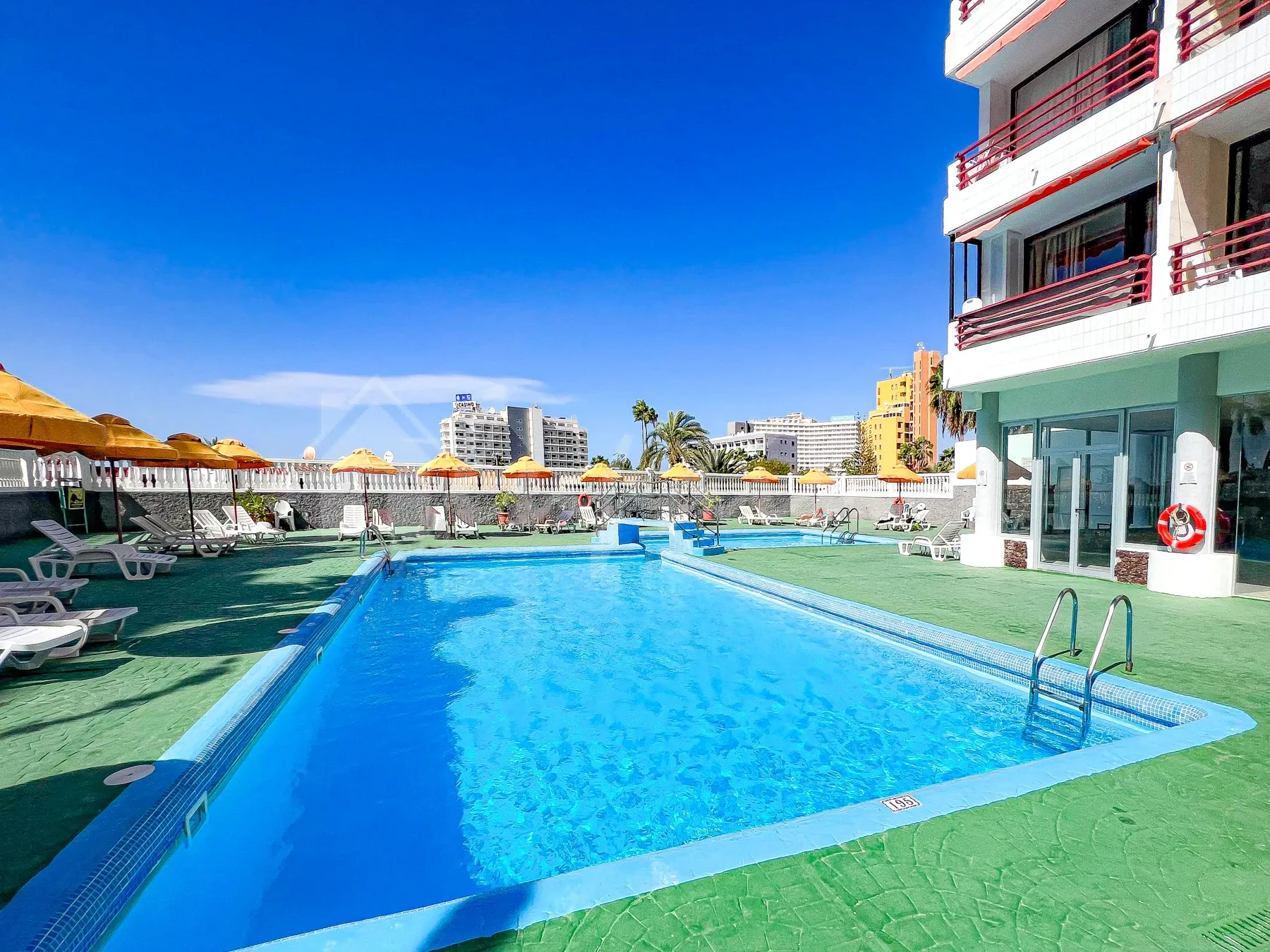Piscina de Apartament en venda en Arona
