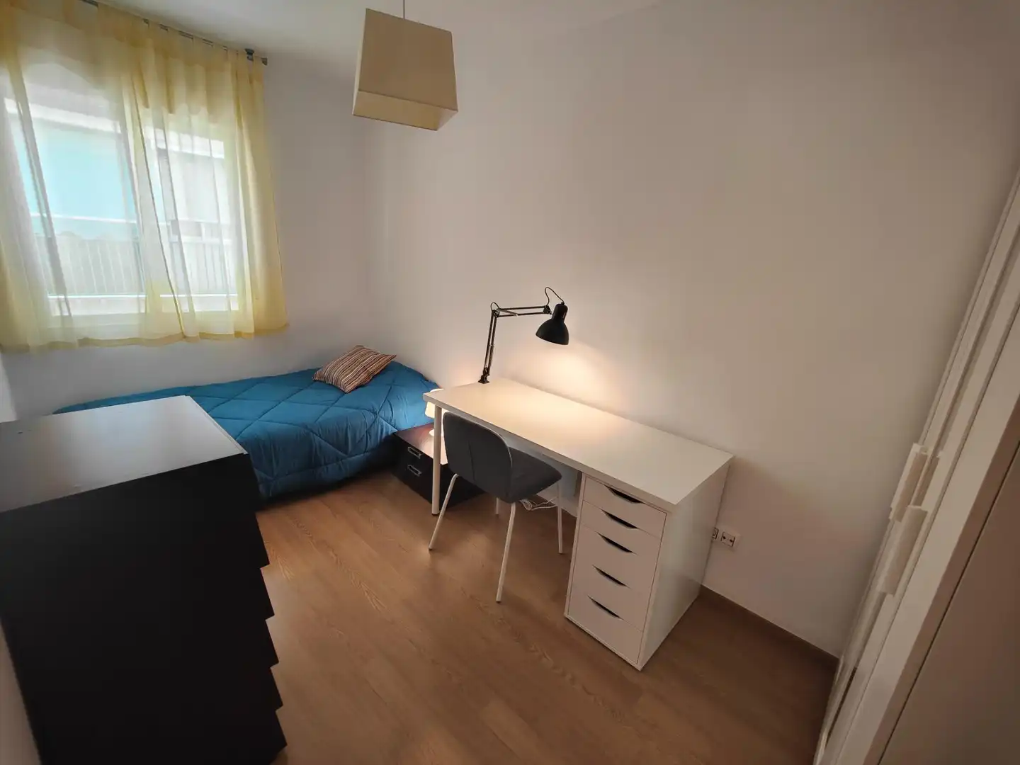 Bedroom of Flat for rent in Granada  with Air Conditioner, Heating and Furnished