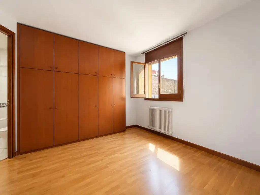 Habitación de Piso en venta en Girona con Balcón