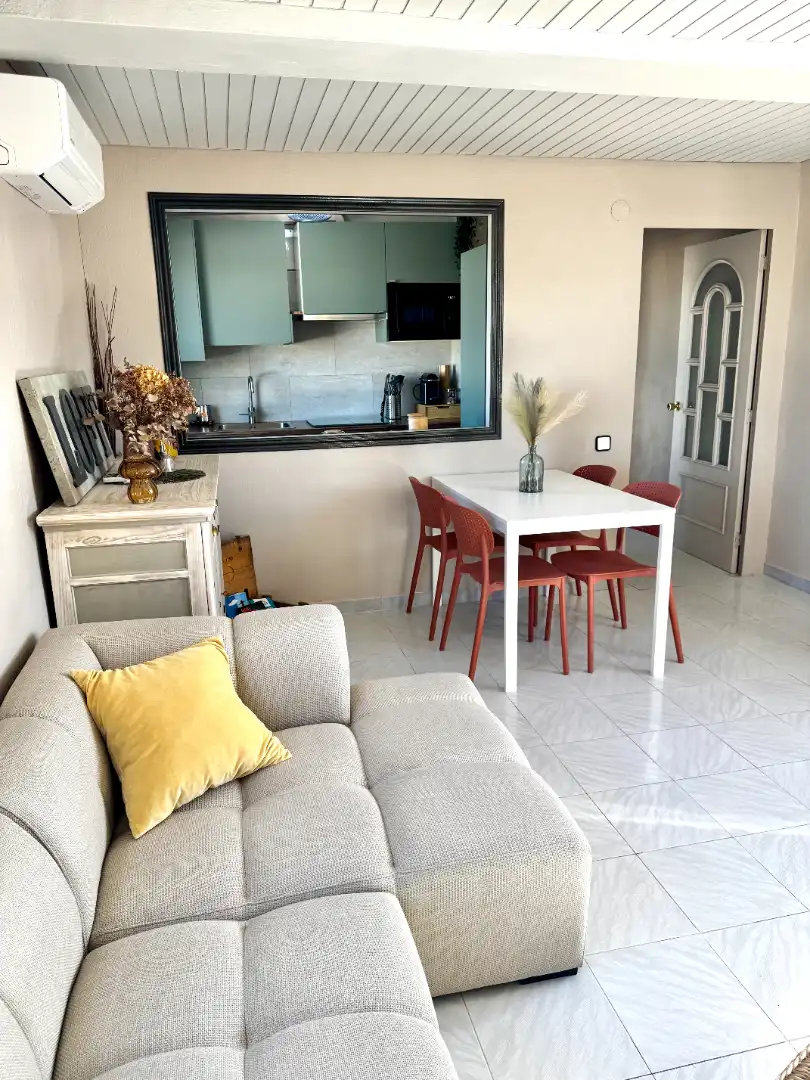 Sala de estar de Apartamento de alquiler en Salou con Aire acondicionado, Terraza y Amueblado
