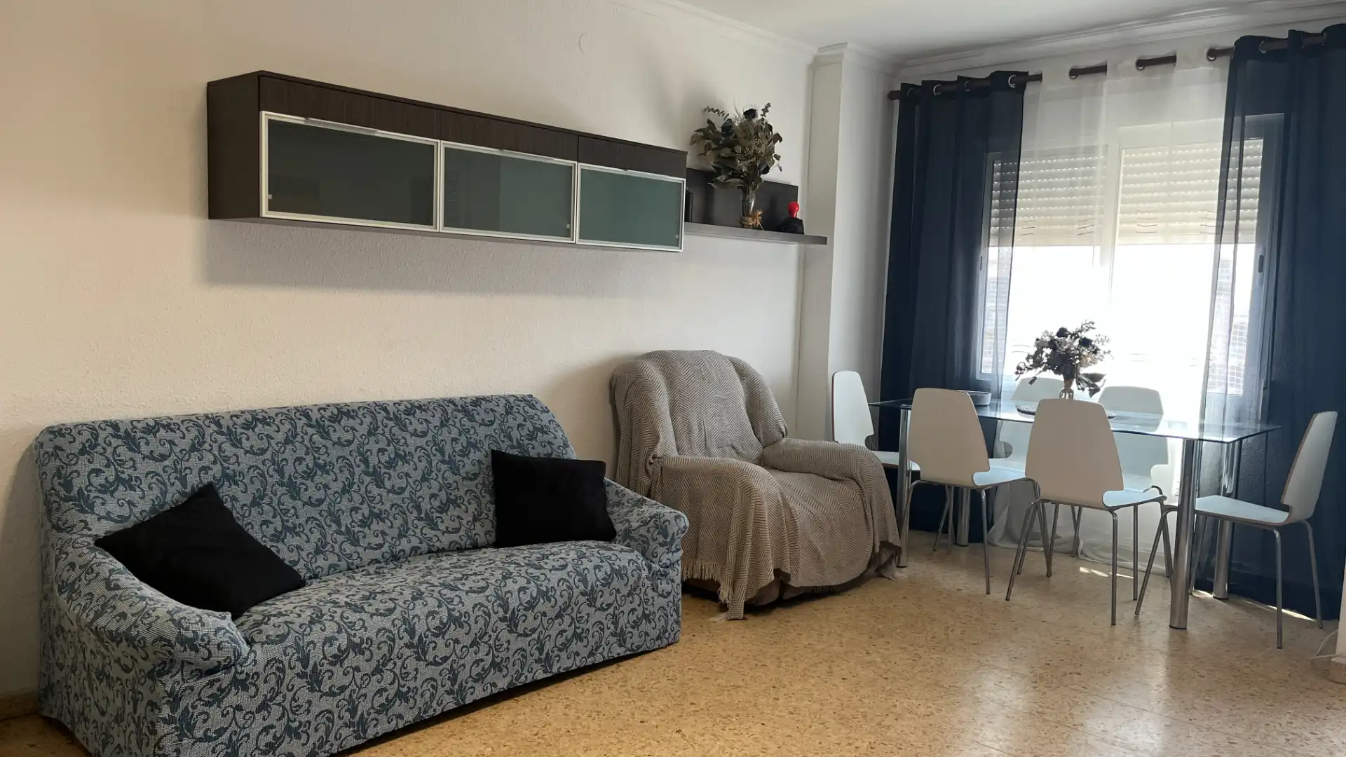 Sala d'estar de Pis de lloguer en Valencia amb Aire condicionat, Moblat i Forn