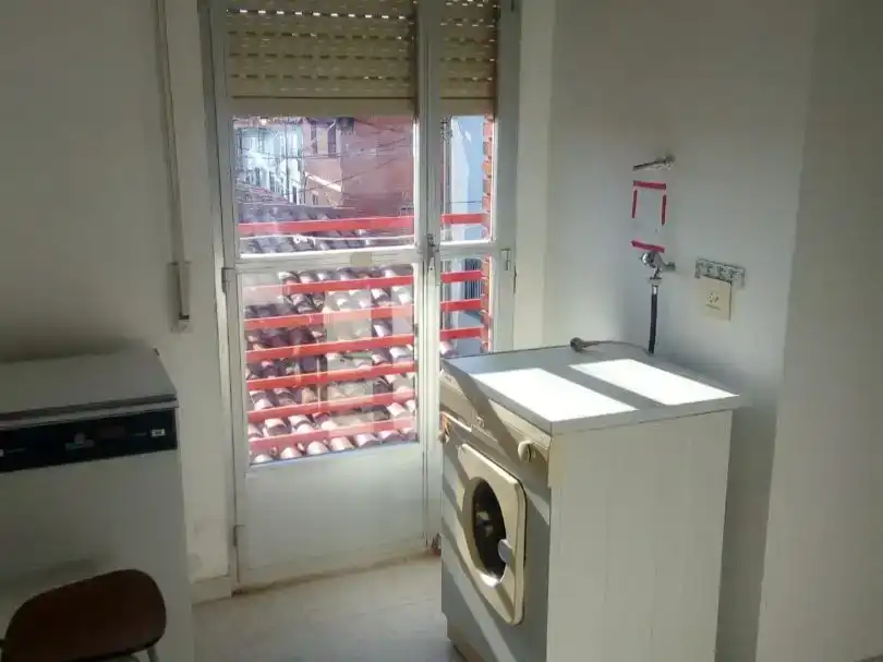 Cuina de Pis en venda en Deleitosa amb Moblat i Balcó