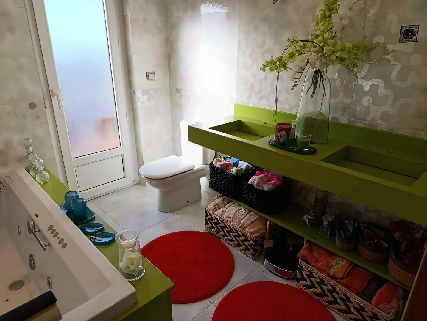 Baño de Casa adosada en venta en Valverde de la Virgen con Jardín privado, Terraza y Balcón