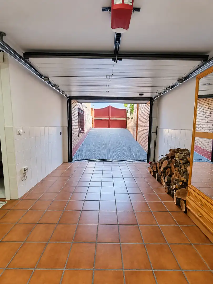 Casa adosada en venta en Valderas - Los Castillos
