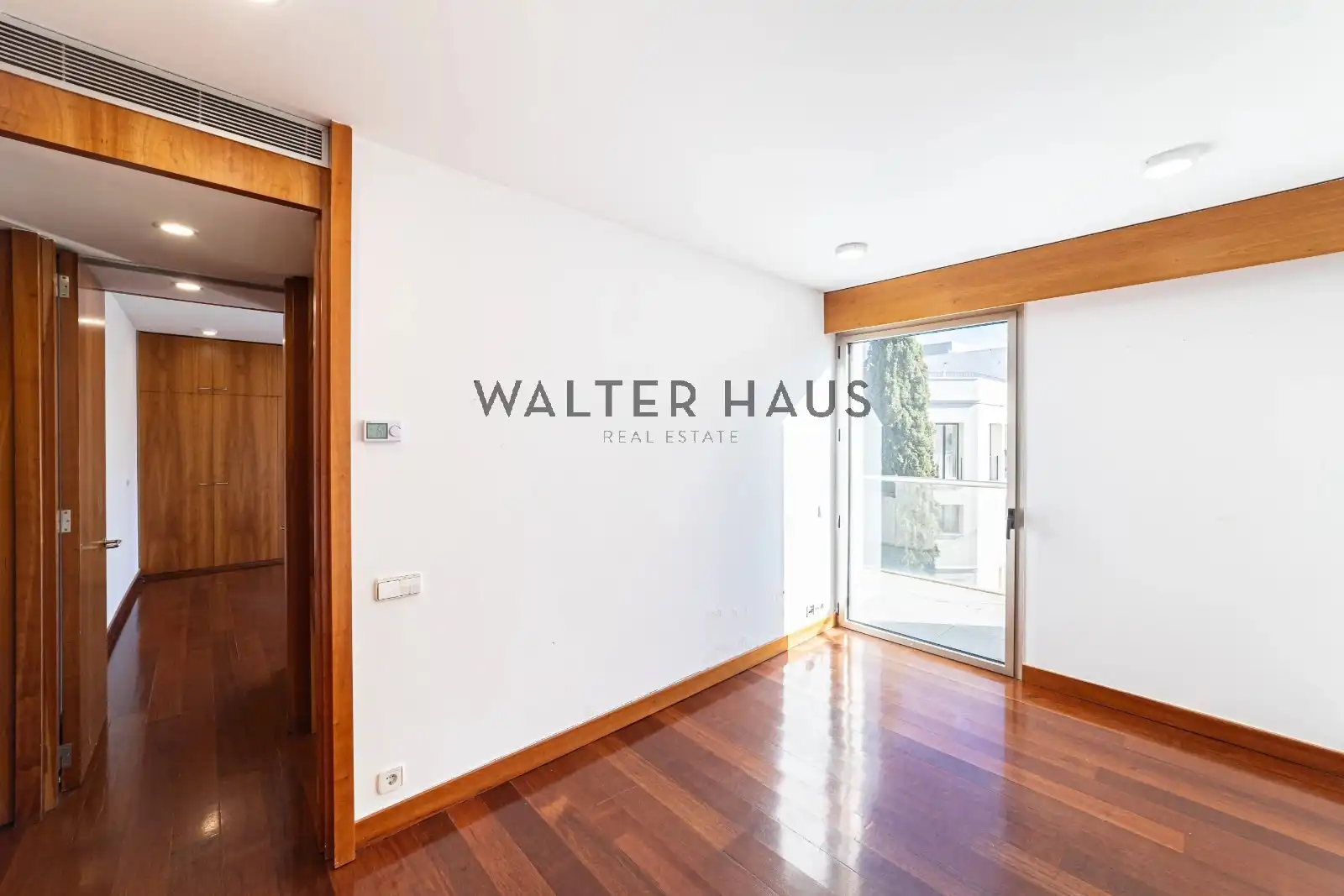 Vista exterior de Piso en venta en Madrid con Aire acondicionado, Calefacción y Jardín privado