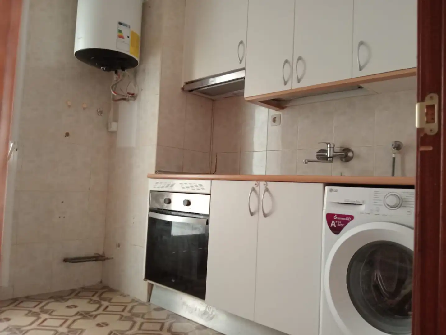 Kitchen of Flat for share in Alcalá de Henares  with Heating, Furnished and Oven