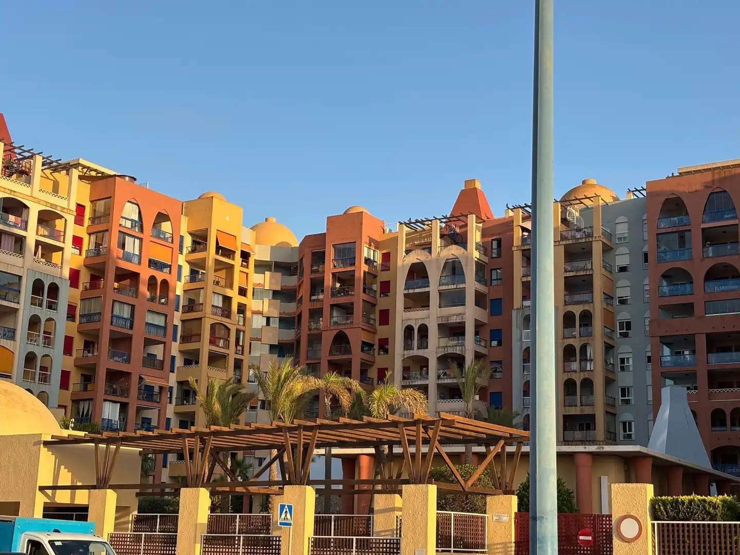 Vista exterior de Àtic en venda en Cartagena amb Aire condicionat, Terrassa i Piscina comunitària