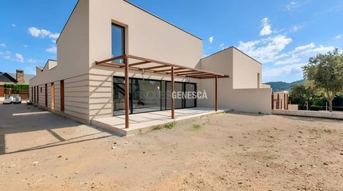 Exclusiva casa de obra nueva en venta en Matadepera con jardín privado y acabados premium, image 2
