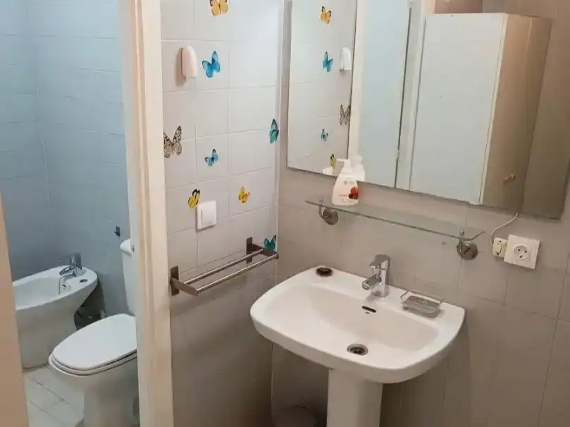 Badezimmer von Wohnung zur Miete in Sevilla mit Klimaanlage, Schwimmbad und Möbliert