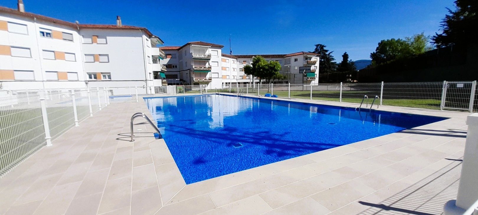 Piscina de Piso en venta en Albelda de Iregua con Aire acondicionado
