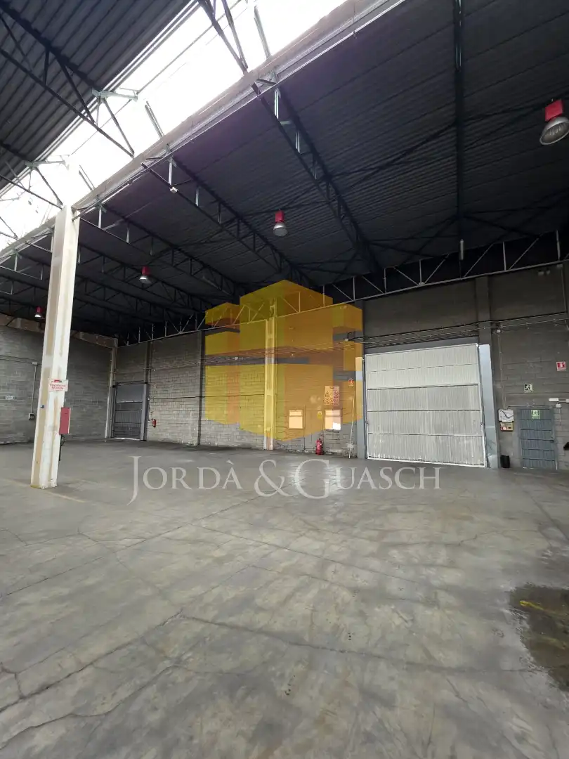 Industrial building with lift to rent in Carrer Química 30, imagen 4