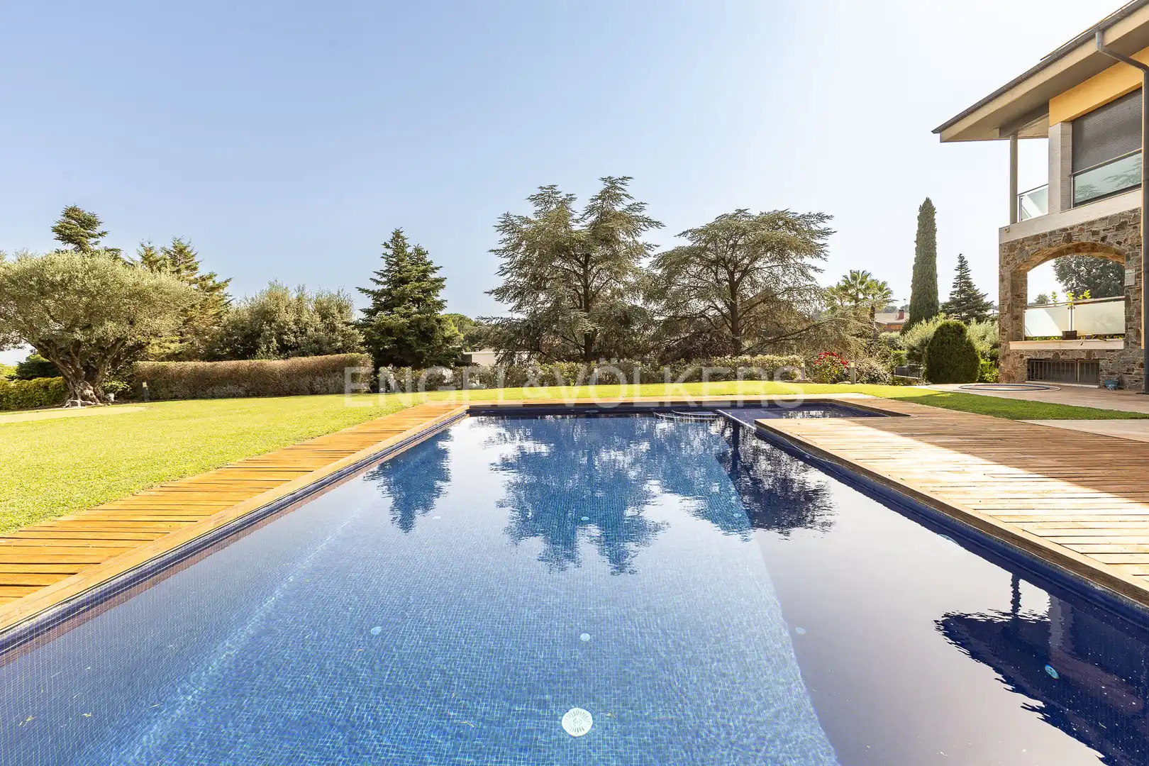 Piscina de Casa o chalet en venta en Canovelles con Aire acondicionado, Calefacción y Jardín privado