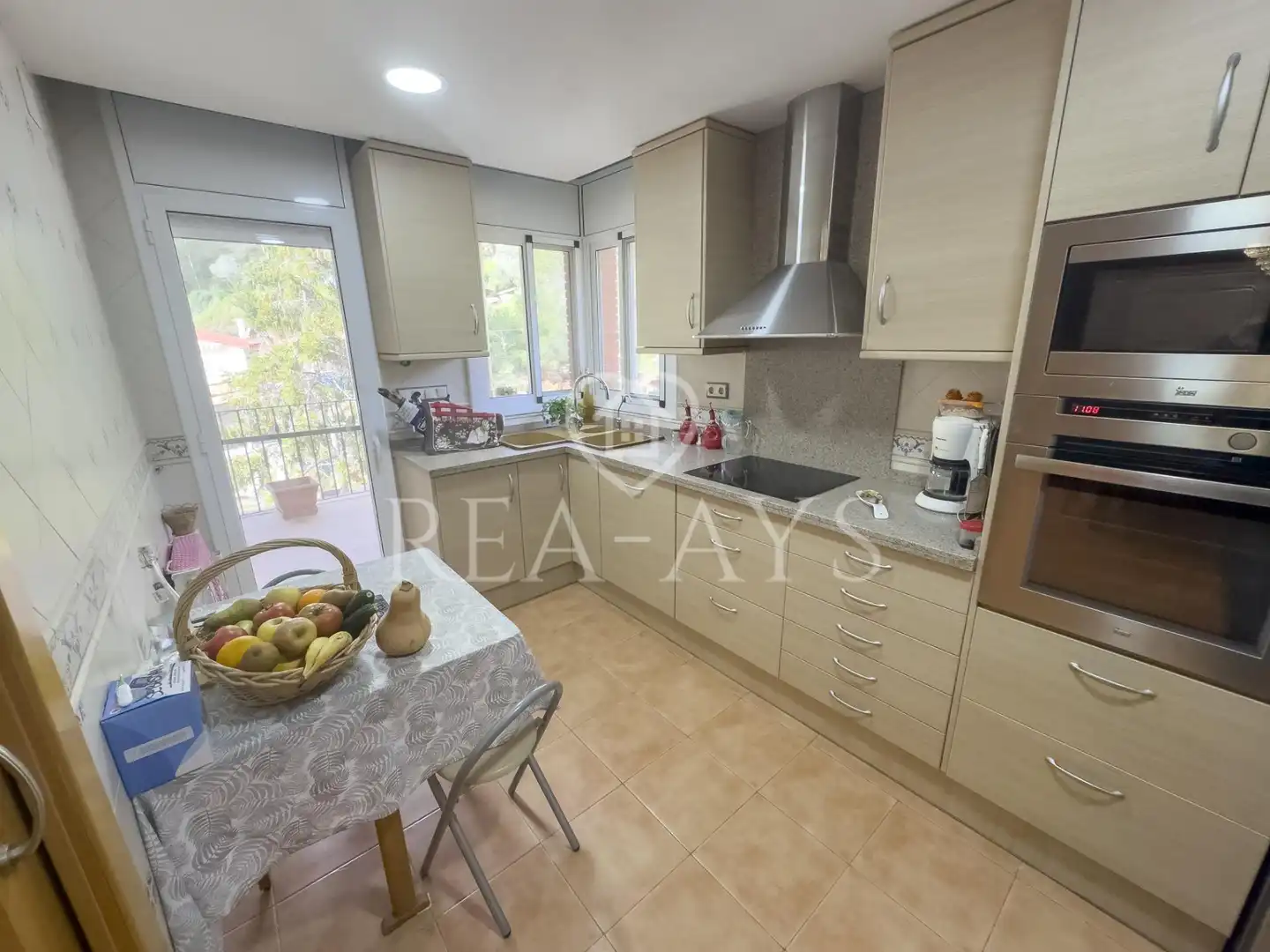 Cocina de Casa o chalet en venta en Vallirana con Aire acondicionado, Calefacción y Jardín privado