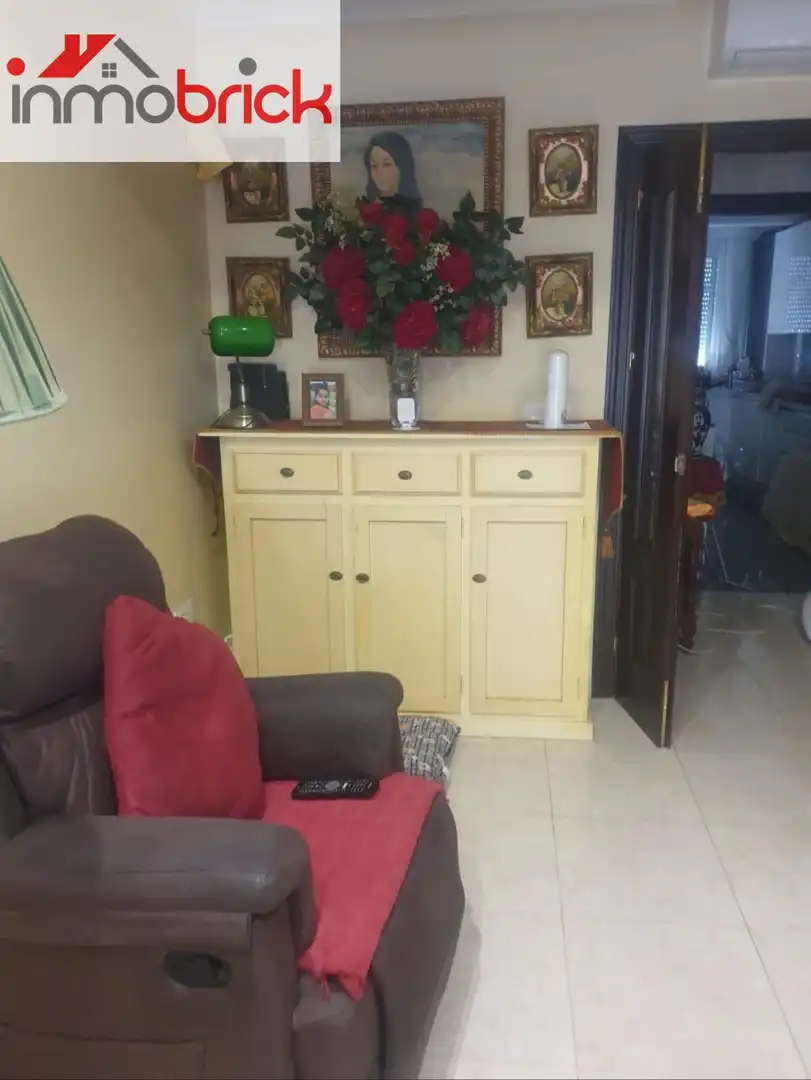 Vista exterior de Piso en venta en Lucena con Trastero