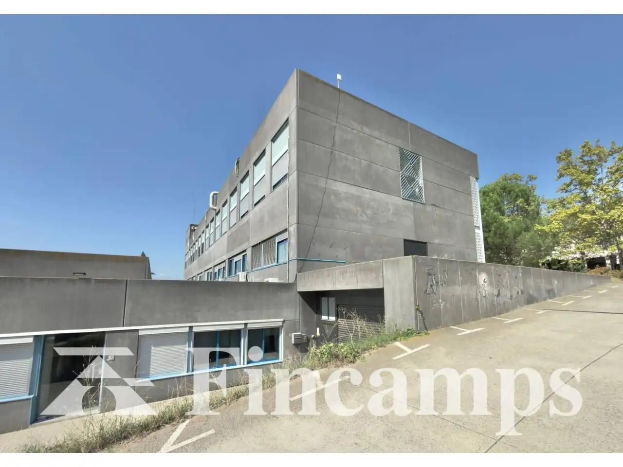 Außenansicht von Fabrikhallen zur Miete in Cerdanyola del Vallès