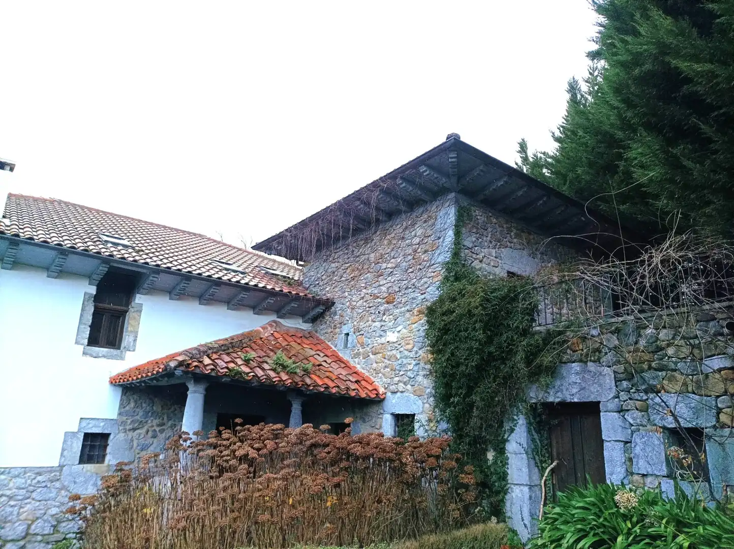 Vista exterior de Edificio en venta en Soba