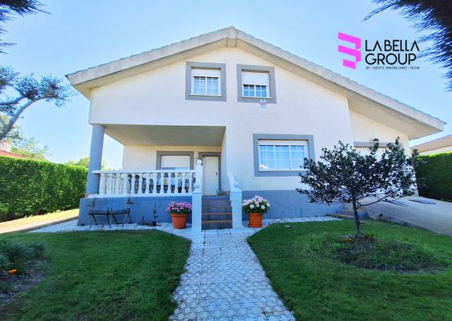 Casa-chalet en Venta en Calle Acacias en Alba de Tormes