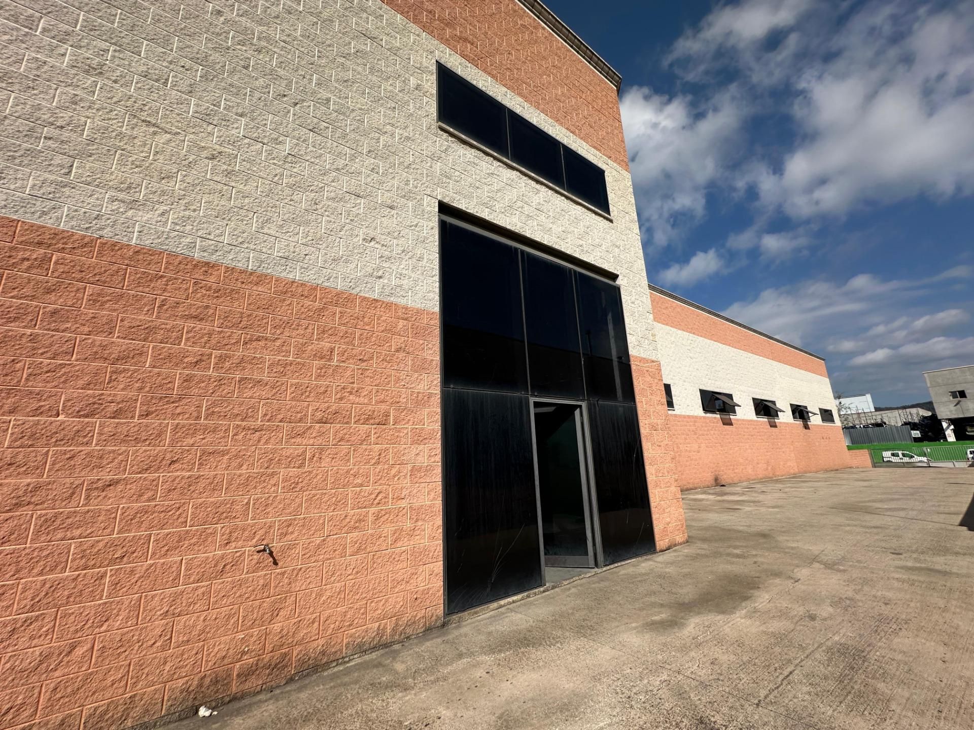 Vista exterior de Nave industrial en venta en Castellar del Vallès