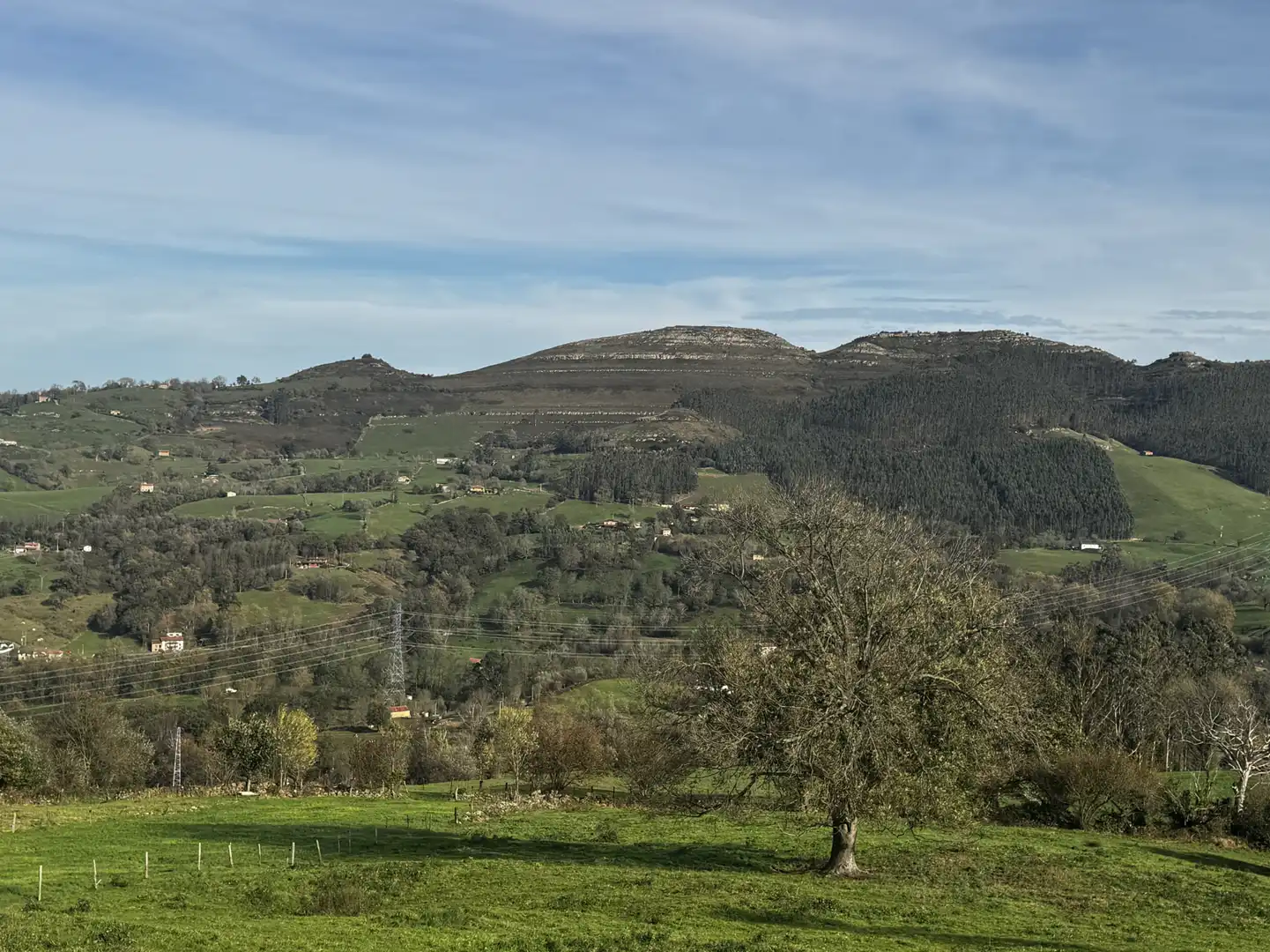 Vista exterior de Casa o xalet de lloguer en Riotuerto amb Calefacció, Terrassa i Traster