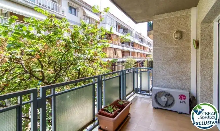 Balcony of Apartments for sale in Roses  with Air Conditioner, Heating and Parquet flooring