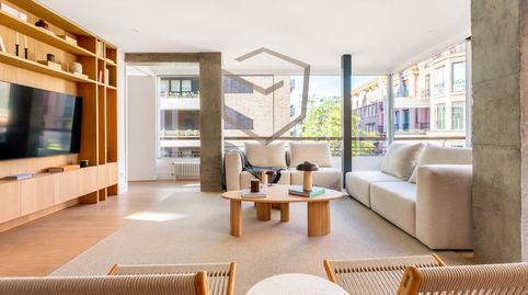 Increíble piso en esquina, con amplios ventanales y reforma de lujo, imatge 3