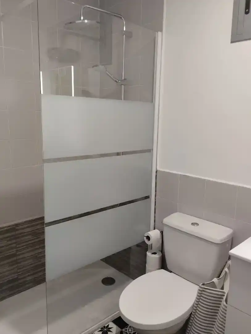 Baño de Piso de alquiler en Parla con Aire acondicionado, Parquet y Amueblado