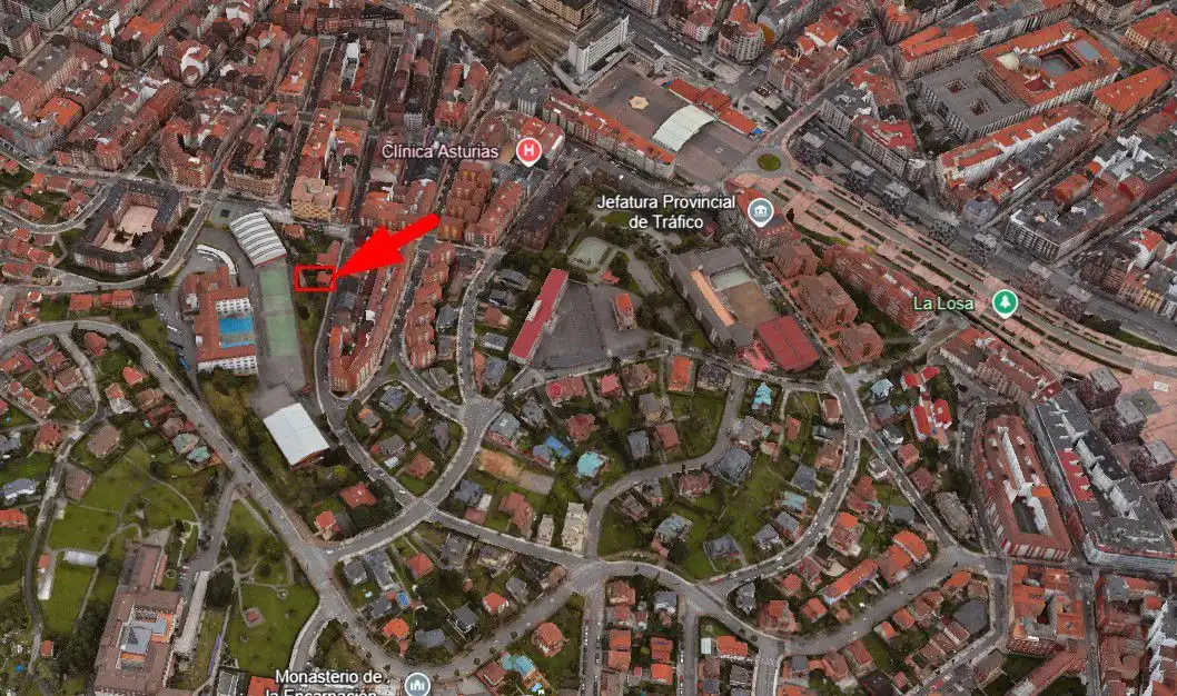 Vista exterior de Casa o xalet en venda en Oviedo  amb Calefacció i Parquet