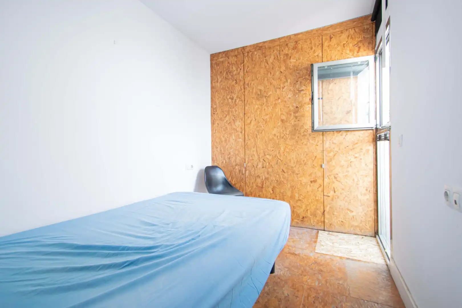 Bedroom of Flat for sale in Sevilla  with Air Conditioner, Terrace and Furnished