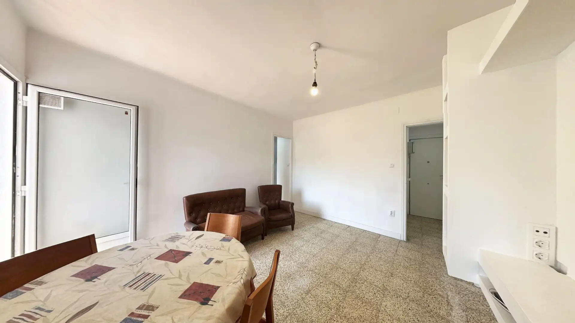 Sala de estar de Piso en venta en Cornellà de Llobregat con Amueblado, Horno y Balcón