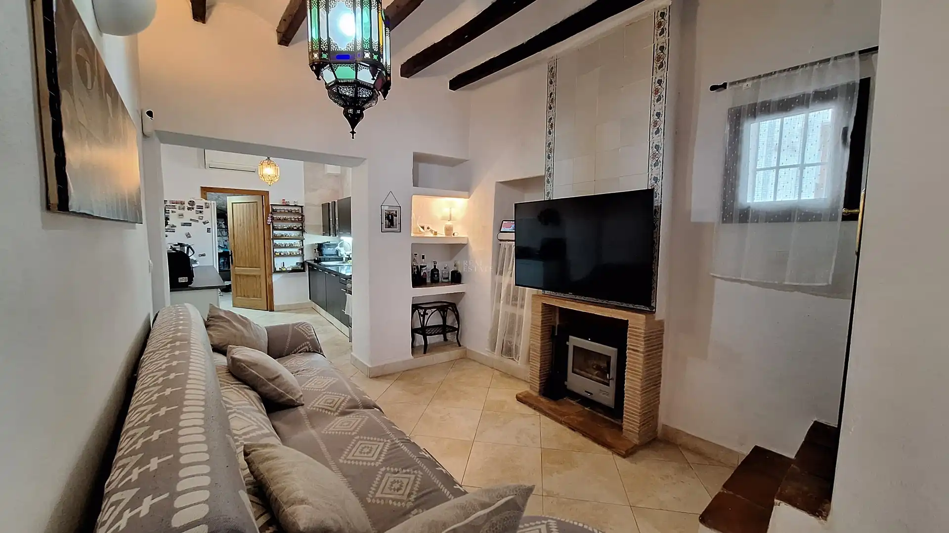 Wohnzimmer von Einfamilien-Reihenhaus zum Verkauf in Oliva mit Klimaanlage, Abstellraum und Whirlpool