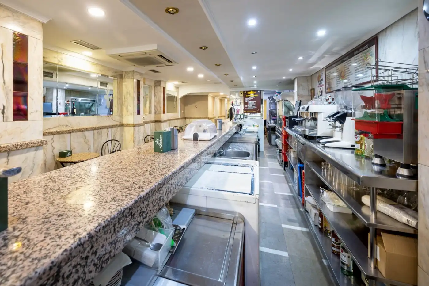 Local en venta en Granada con Aire acondicionado y Amueblado