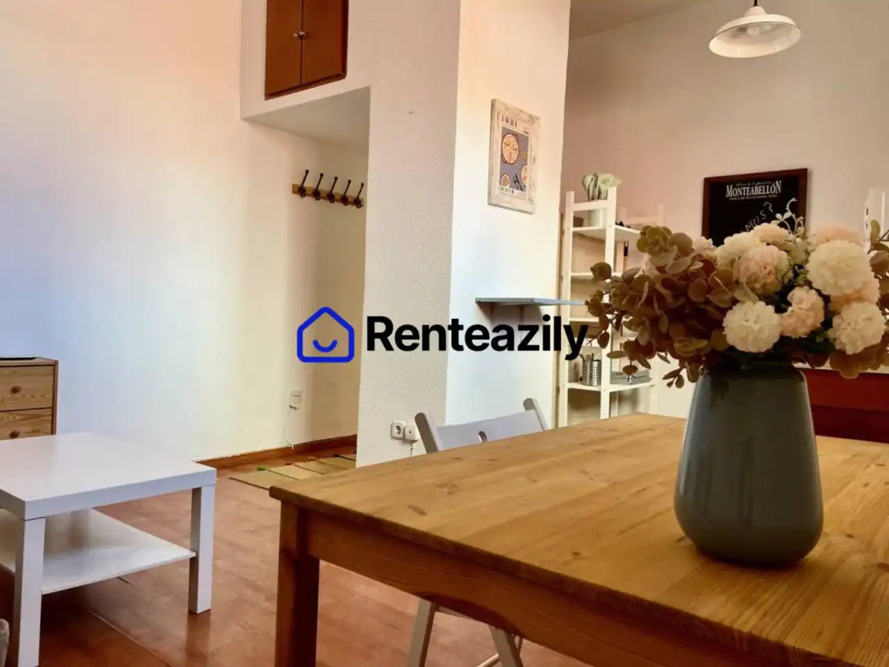Menjador de Apartament de lloguer en Madrid amb Aire condicionat, Moblat i Rentadora