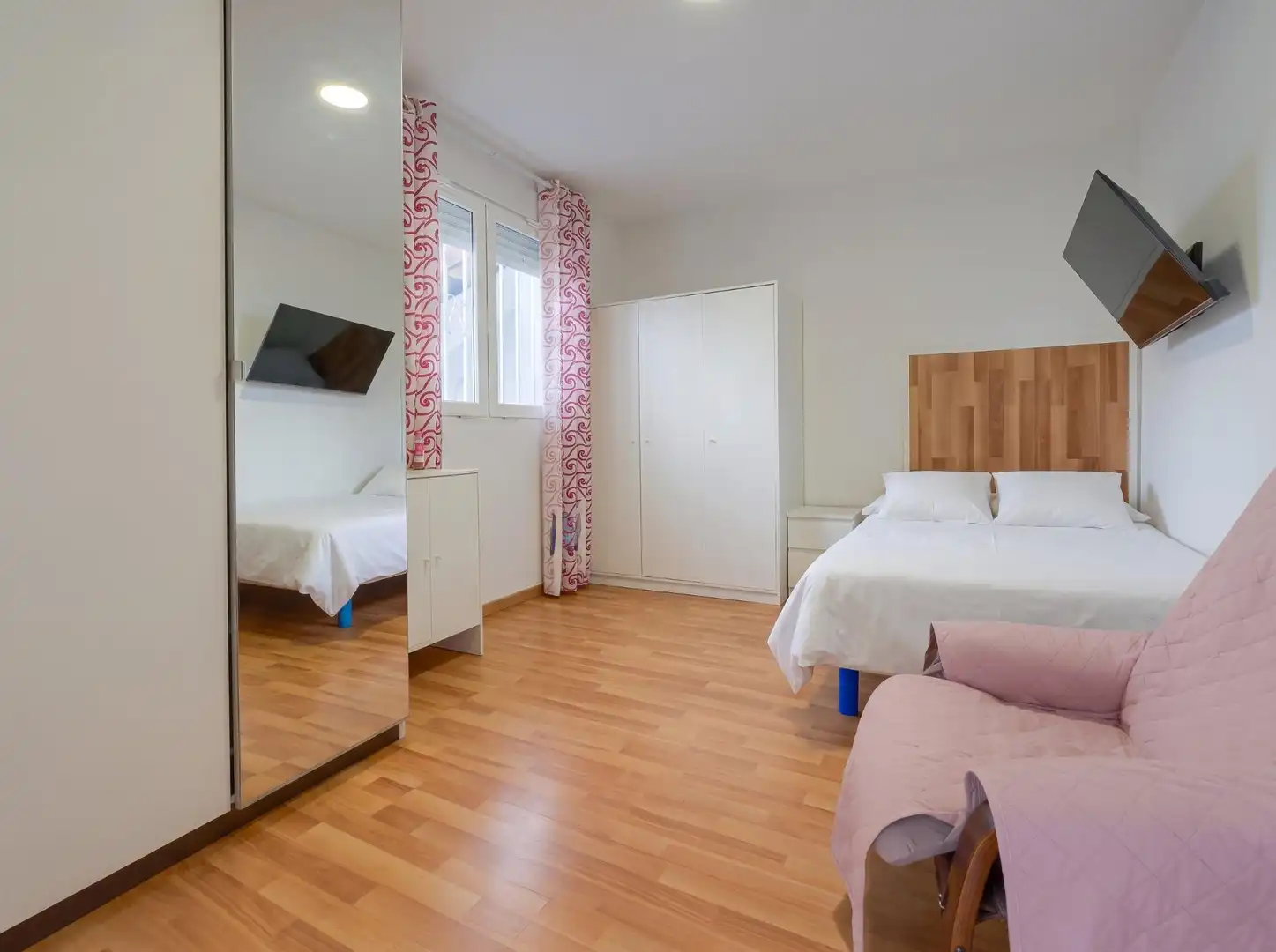 Bedroom of Houses for sale in Tomares  with Air Conditioner, Private garden and Terrace