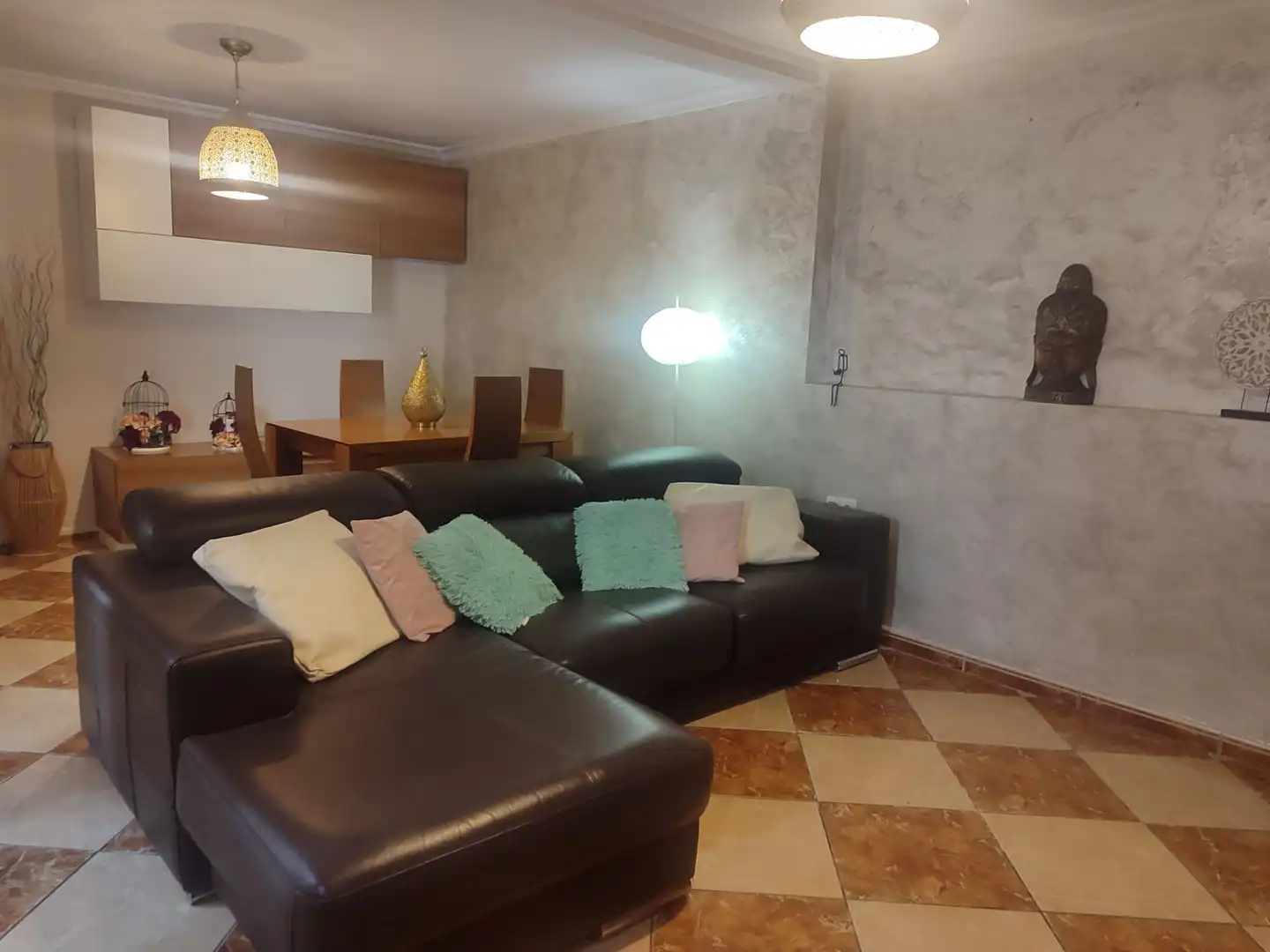 Sala d'estar de Casa adosada en venda en Algeciras amb Aire condicionat i Traster