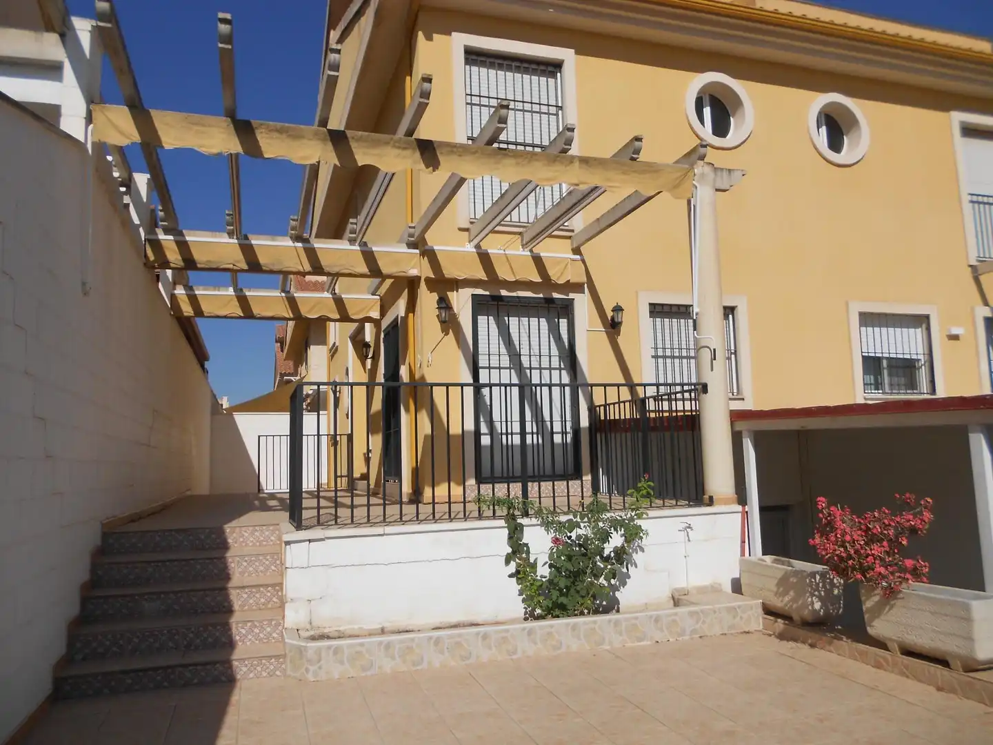 Vista exterior de Casa adosada en venda en Murcia amb Aire condicionat, Calefacció i Jardí privat