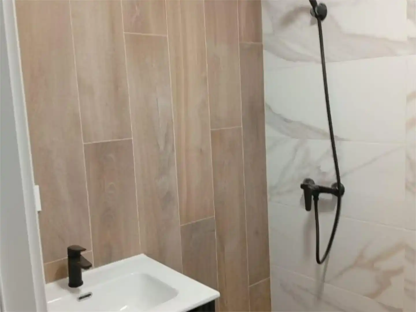Bany de Pis en venda en Lucena amb Aire condicionat i Balcó