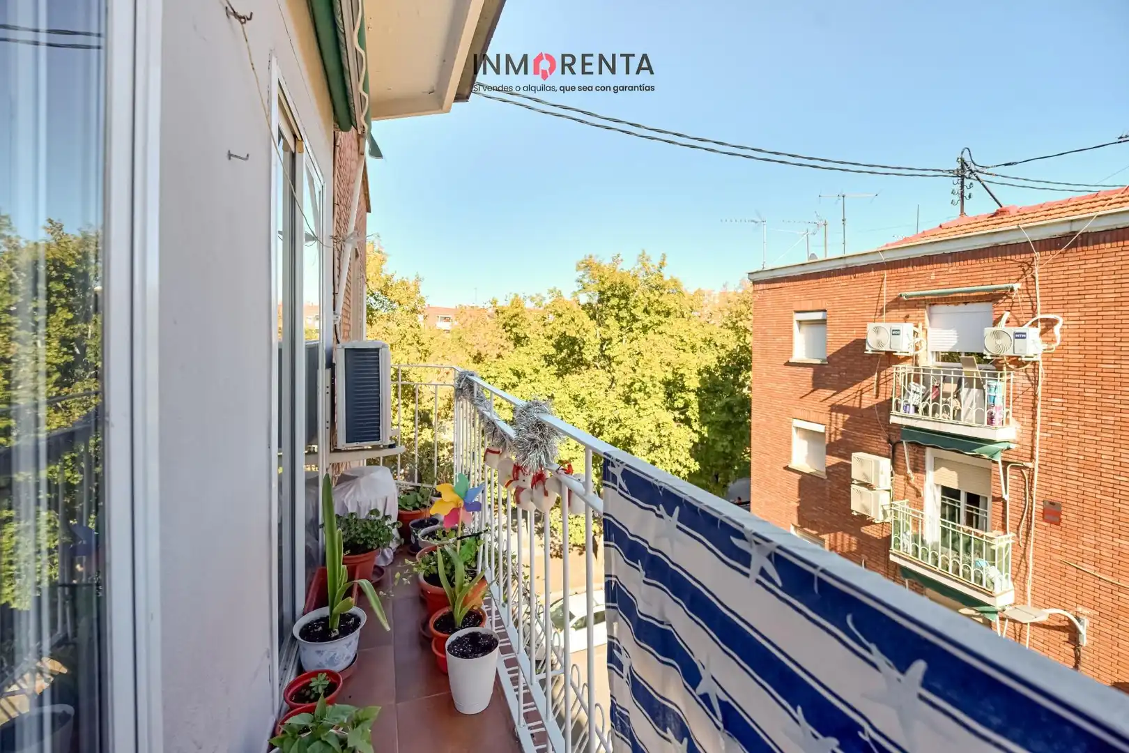Vista exterior de Piso en venta en Madrid con Parquet