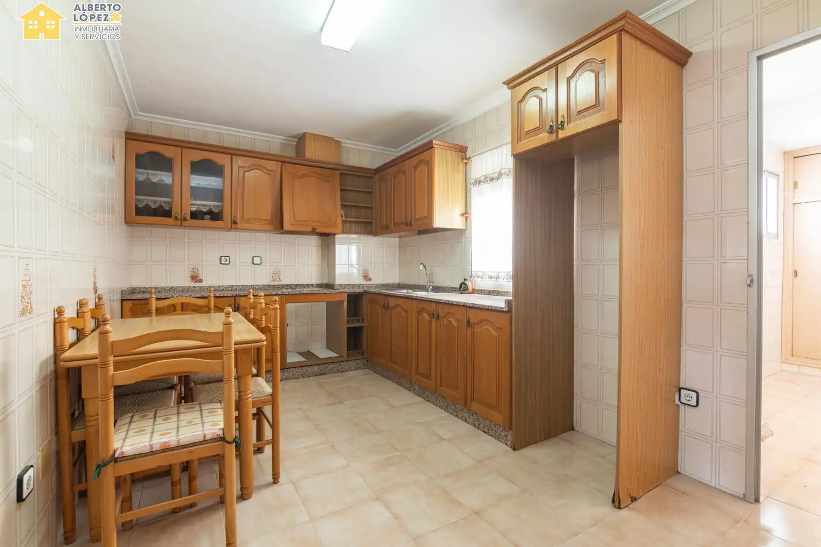 Cuina de Apartament en venda en Elche / Elx amb Terrassa i Balcó