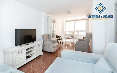 Living room of Flat for sale in  Granada Capital  with Balcony