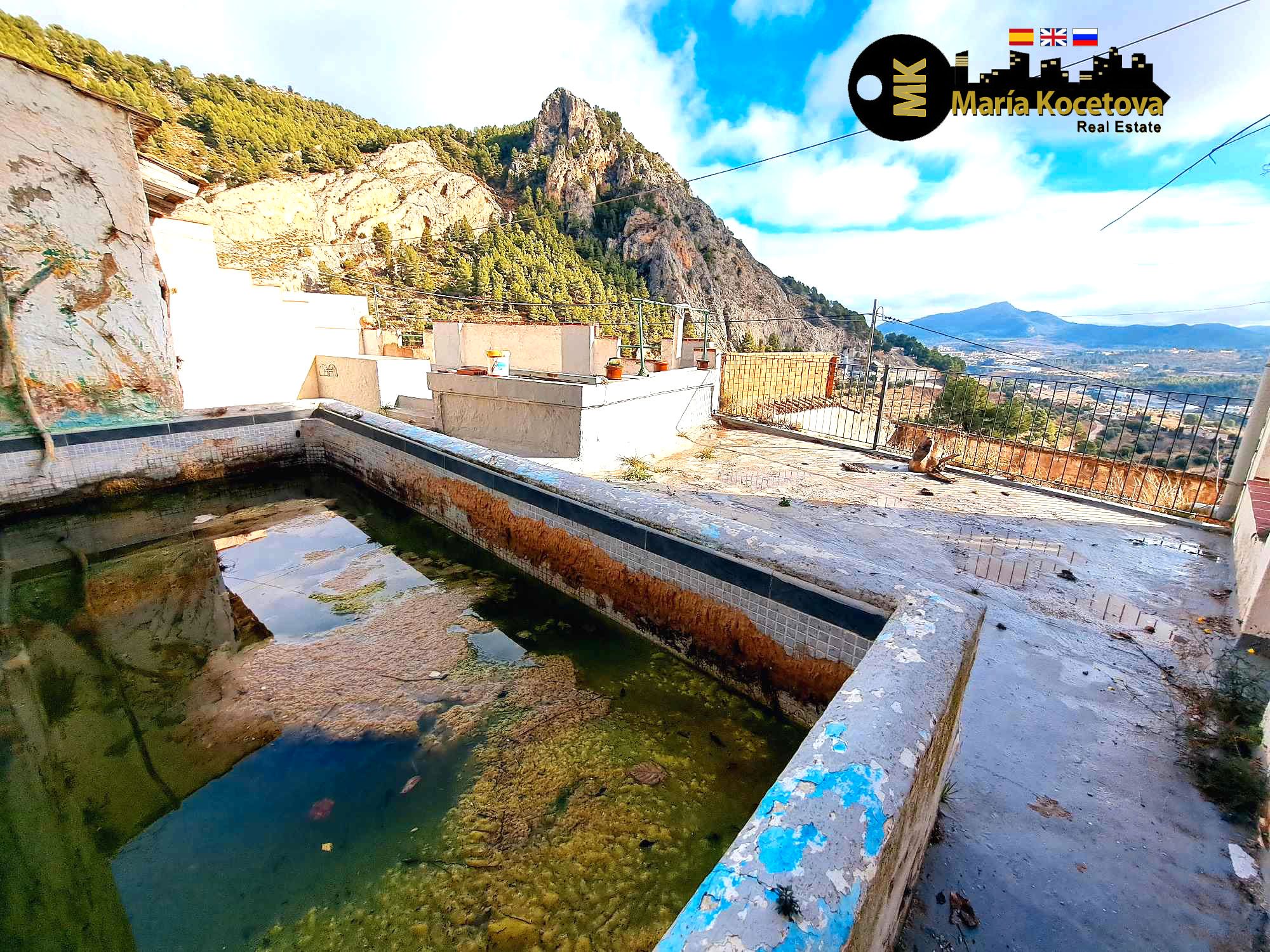 Exterior view of Single-family semi-detached for sale in Alcoy / Alcoi  with Terrace, Storage room and Swimming Pool