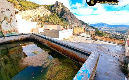 Vista exterior de Casa adosada en venda en Alcoy / Alcoi amb Terrassa, Piscina i Balcó