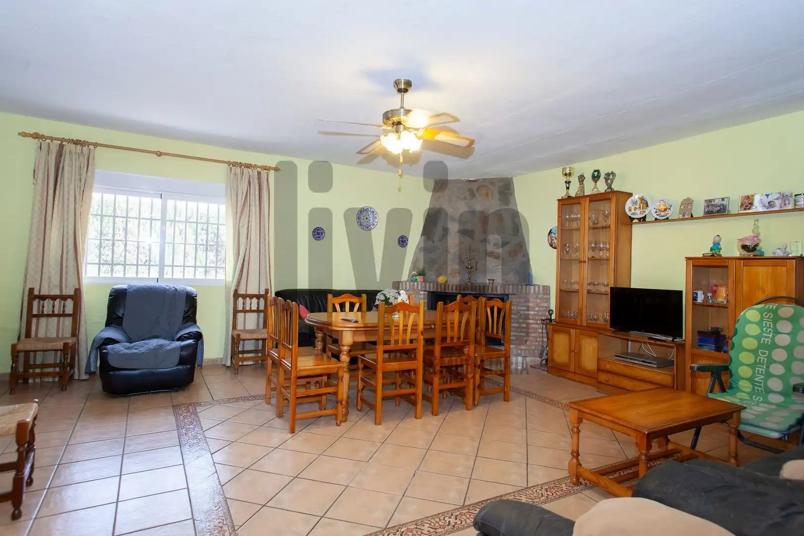 Sala d'estar de Casa o xalet en venda en Jaén amb Aire condicionat, Calefacció i Jardí privat