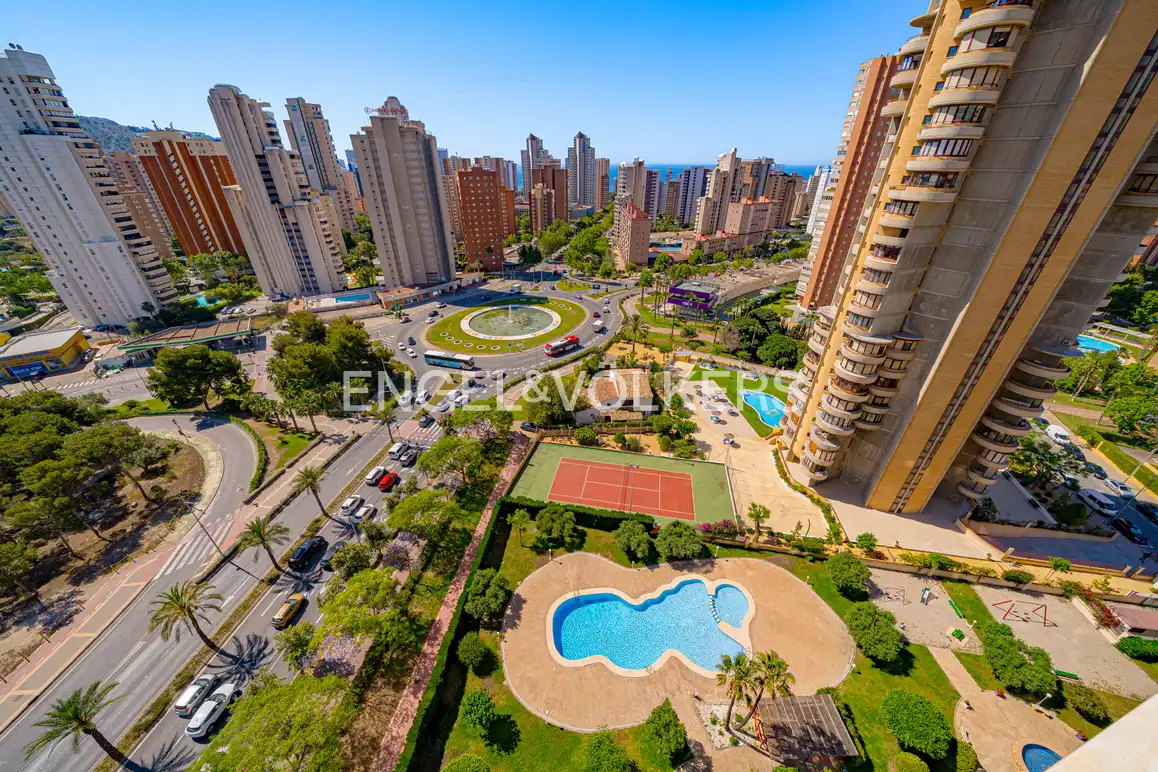 Vista exterior de Apartamento en venta en Benidorm con Aire acondicionado, Trastero y Amueblado