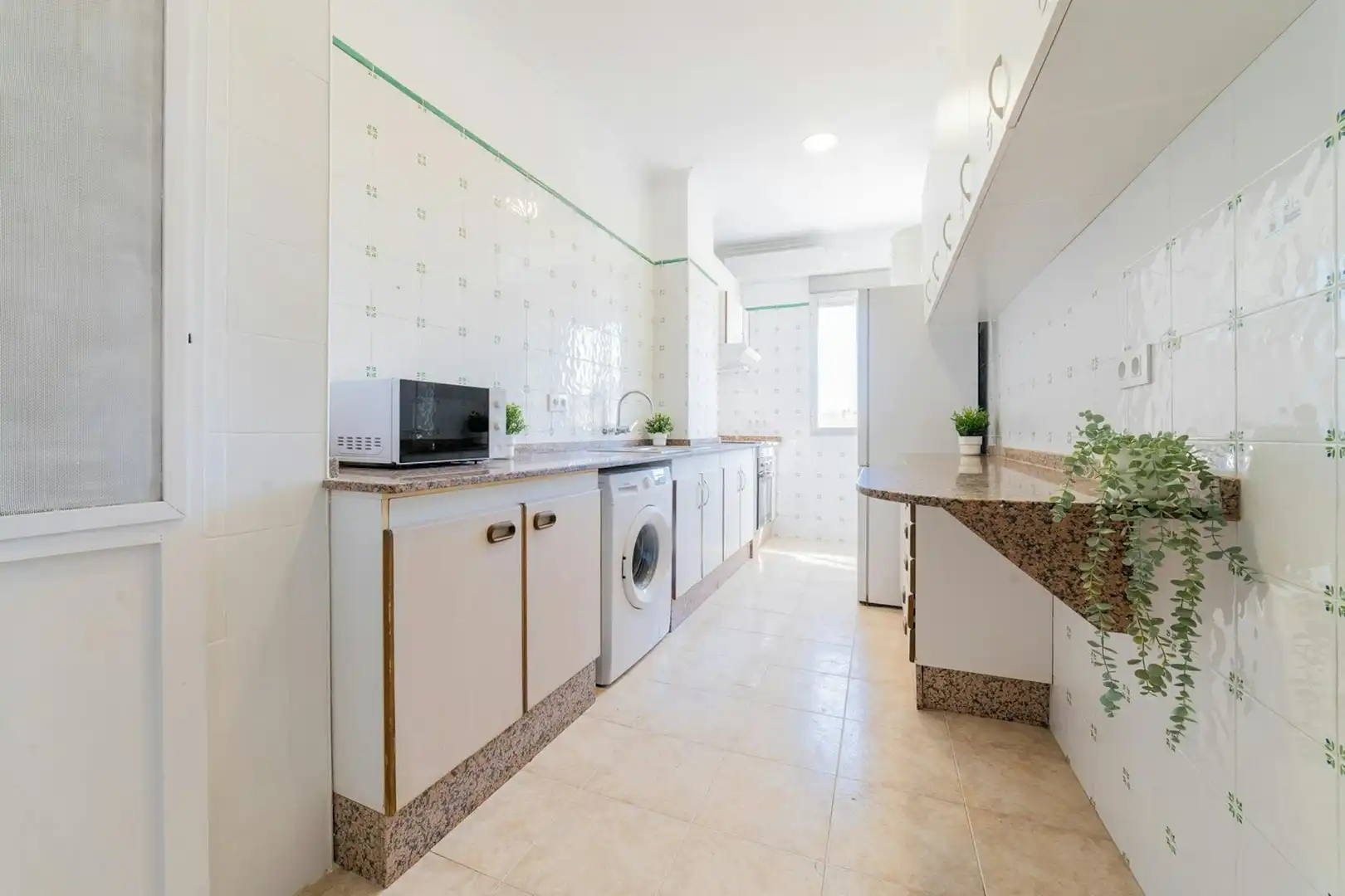 Kitchen of Flat for share in Valencia  with Furnished, Washing machine and TV