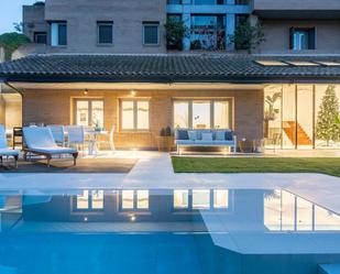 Piscina de Dúplex en venda en Pozuelo de Alarcón amb Aire condicionat, Terrassa i Piscina