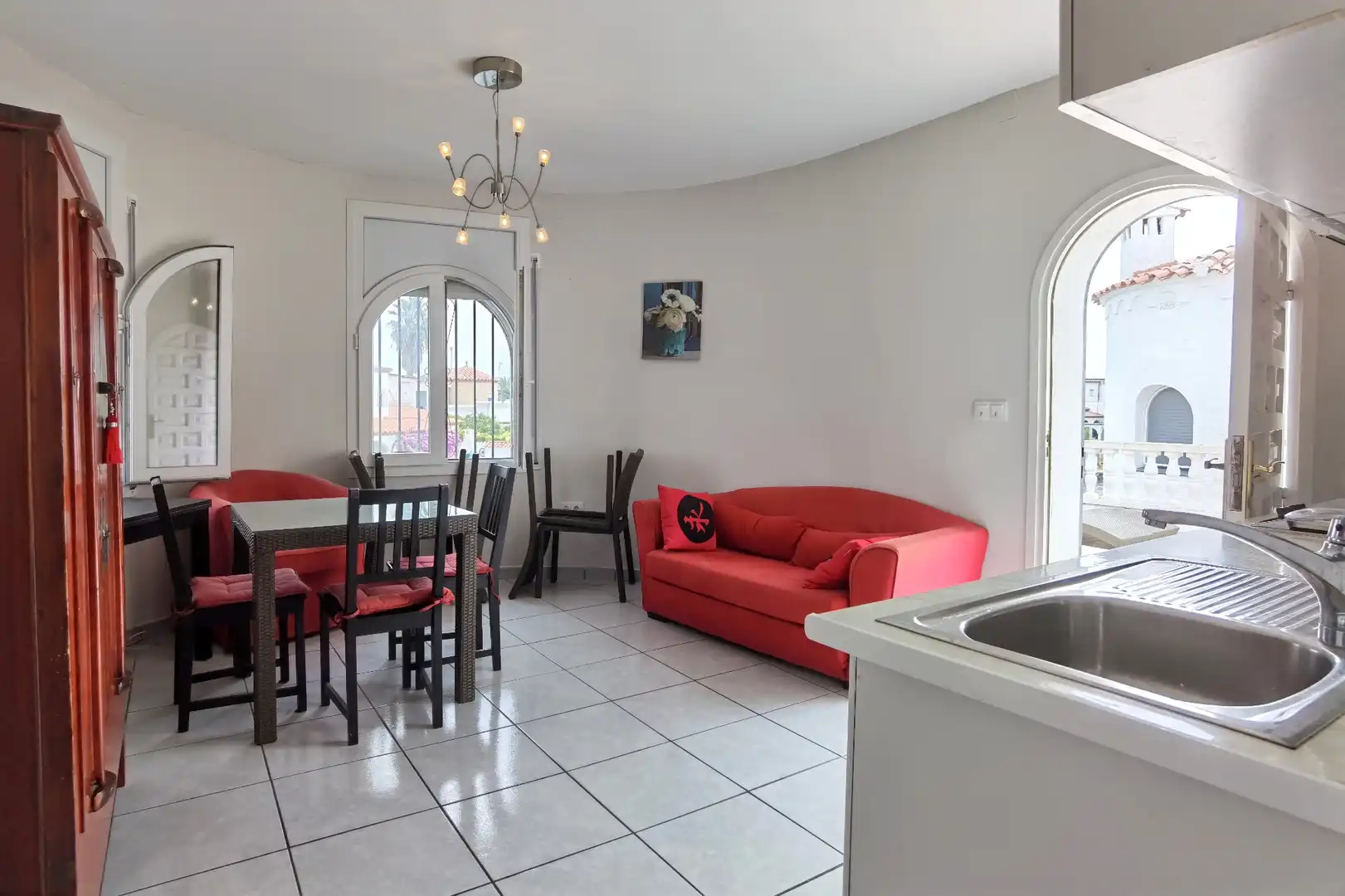 Sala d'estar de Casa o xalet en venda en Empuriabrava amb Aire condicionat, Jardí privat i Terrassa